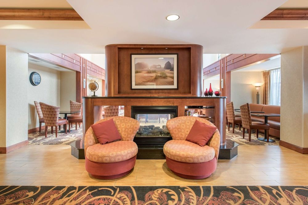 Hampton Inn & Suites Arcata 2