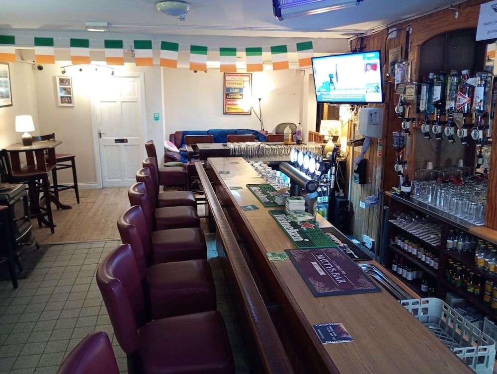 Mattys Pub & Apartments 3