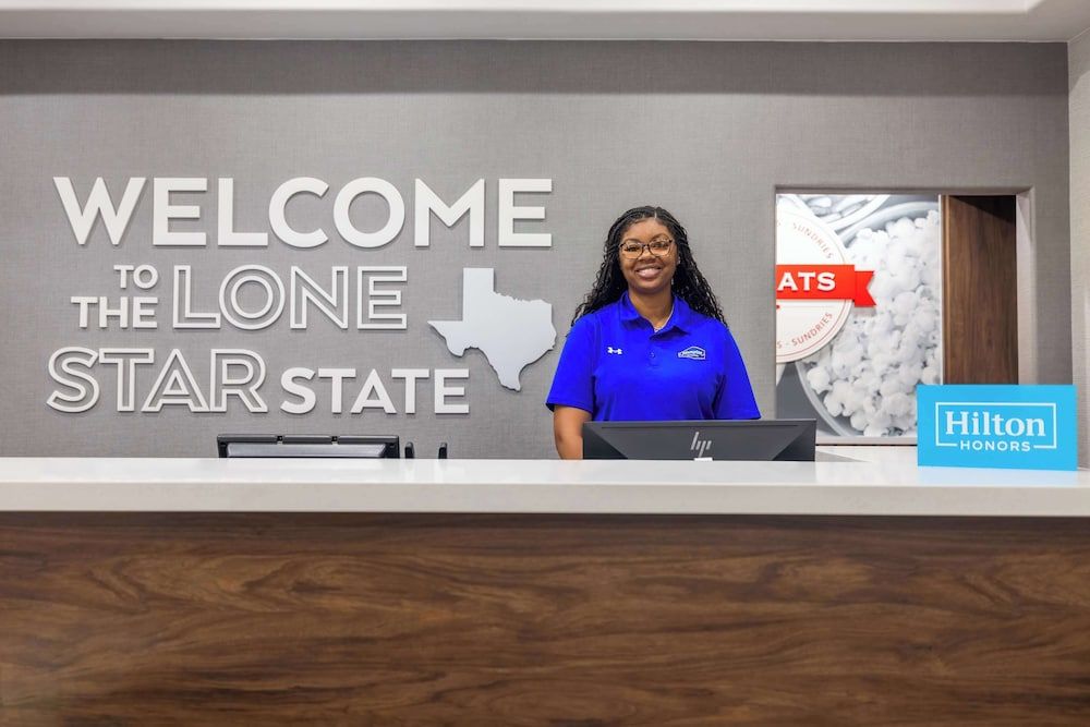 Hampton Inn & Suites Brenham 2