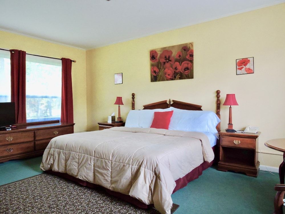 Vinehurst Inn And Suites 3
