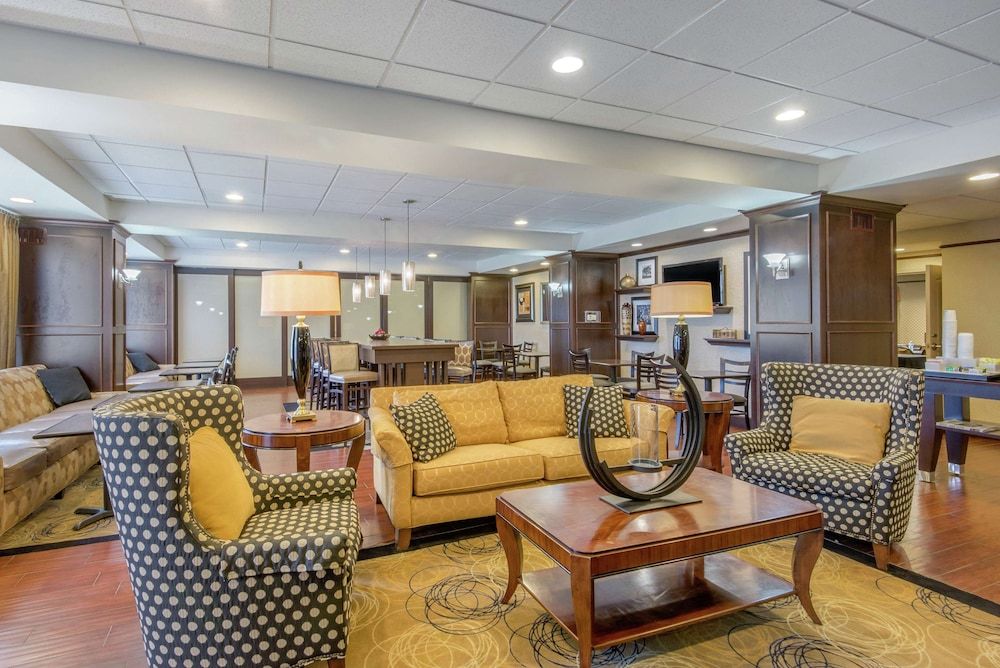 Hampton Inn Meadville 3