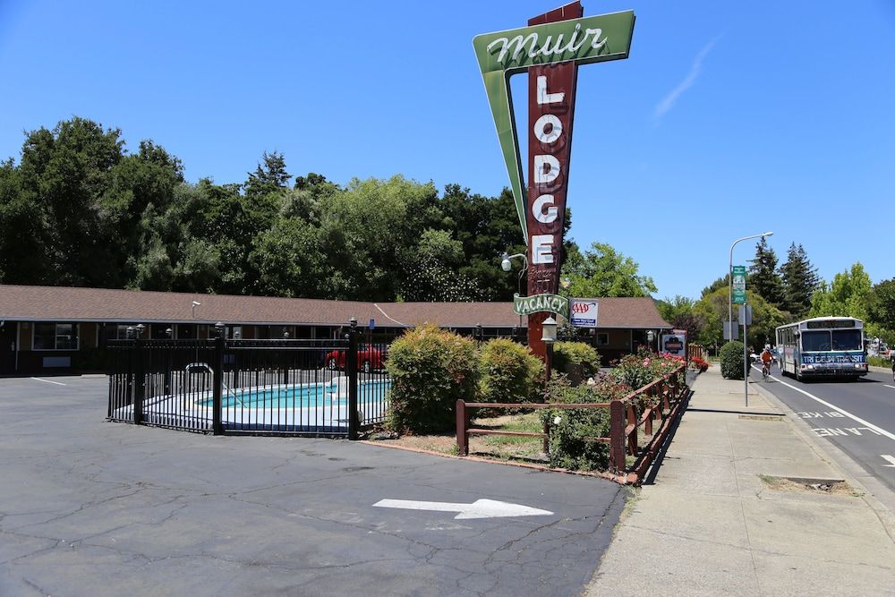 Muir Lodge Motel -1 estrellas en Martinez