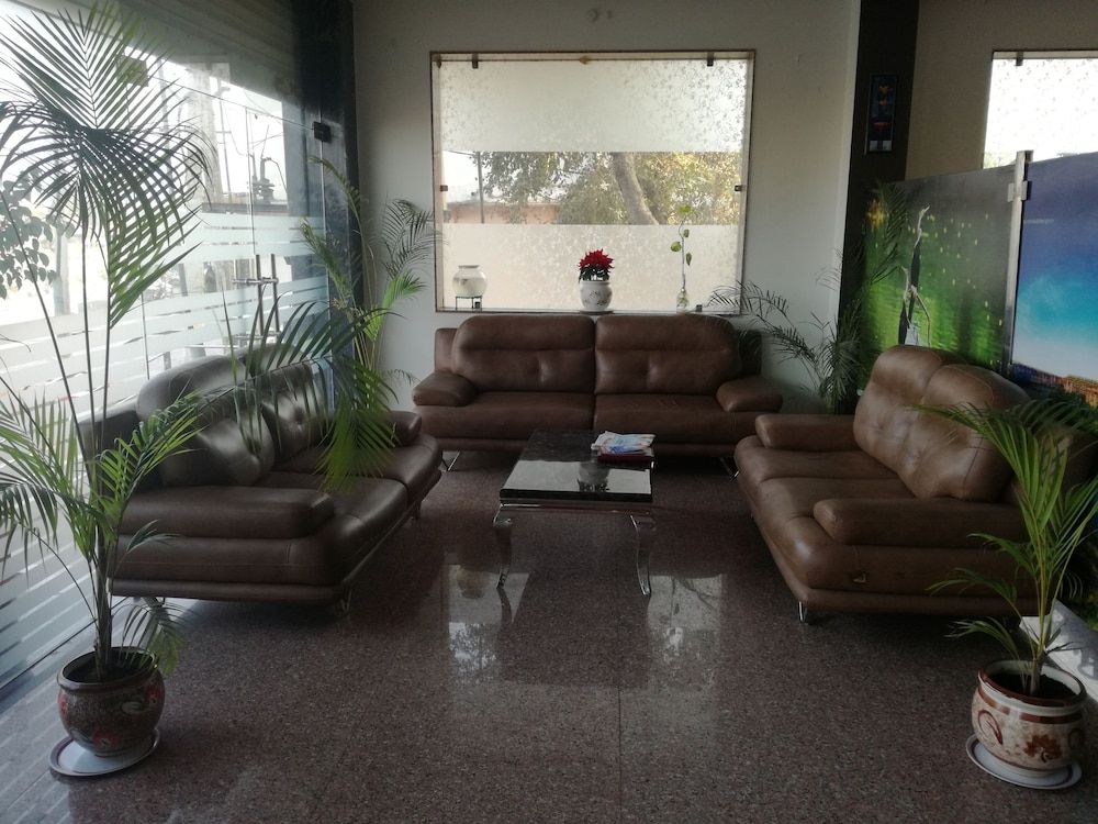 Hotel Dhanraj Palace 2