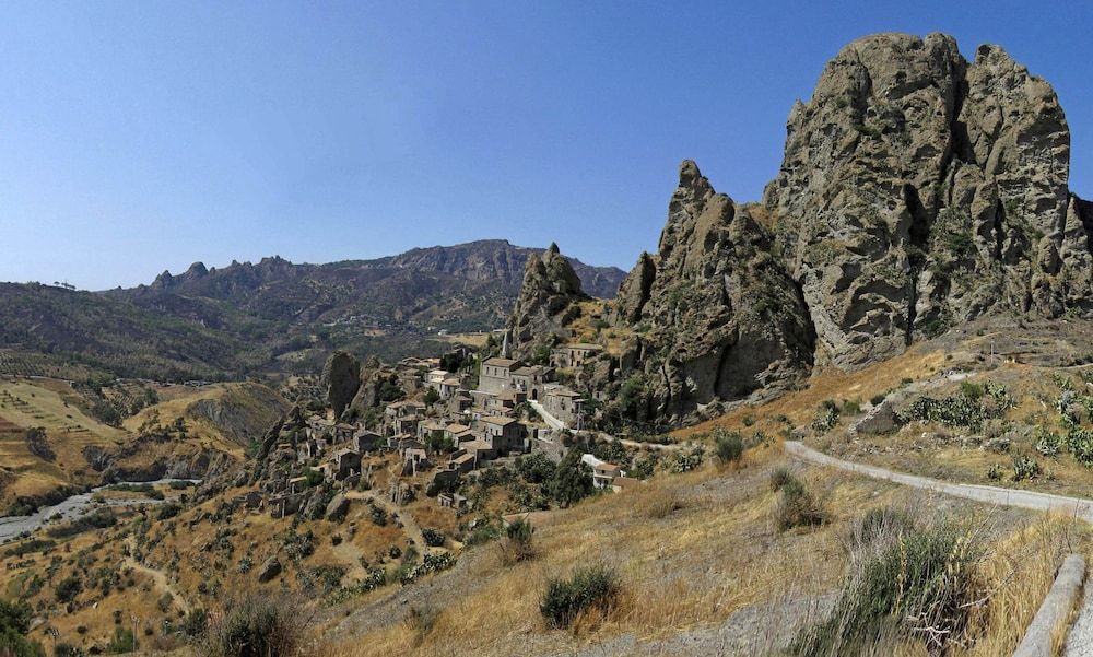 Case Rurali Pentedattilo -1 estrellas en Pentedattilo