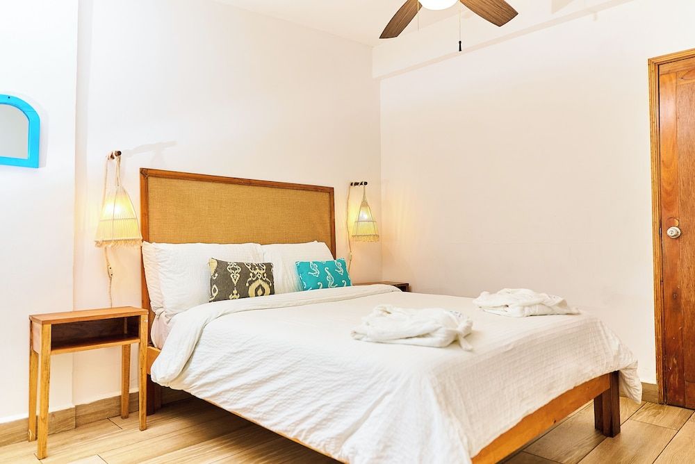 Aaki Hotel 2