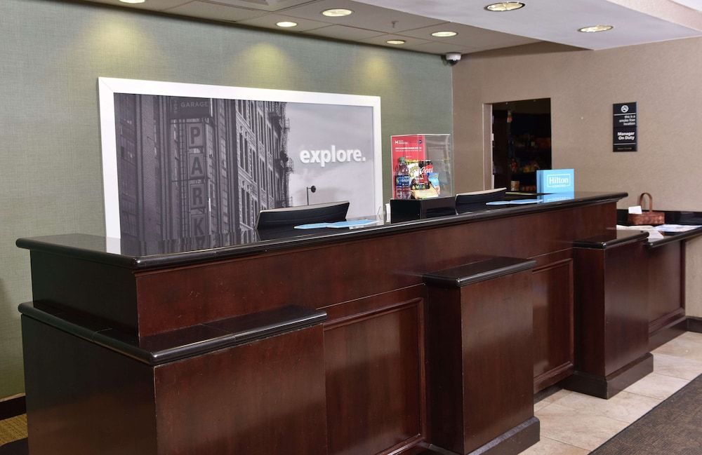 Hampton Inn & Suites Alexandria 2