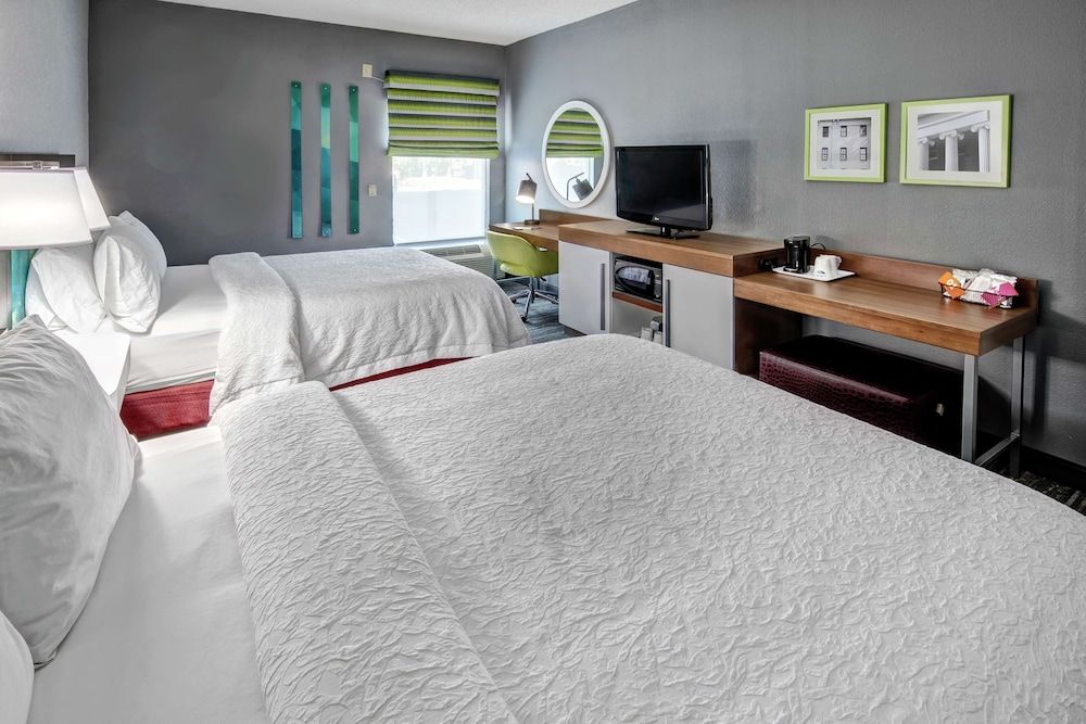Hampton Inn Batesville 3