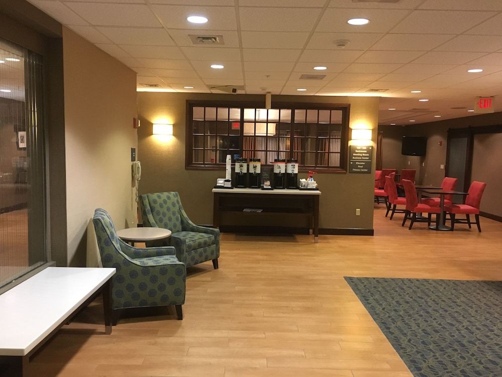 Hampton Inn Bedford 2