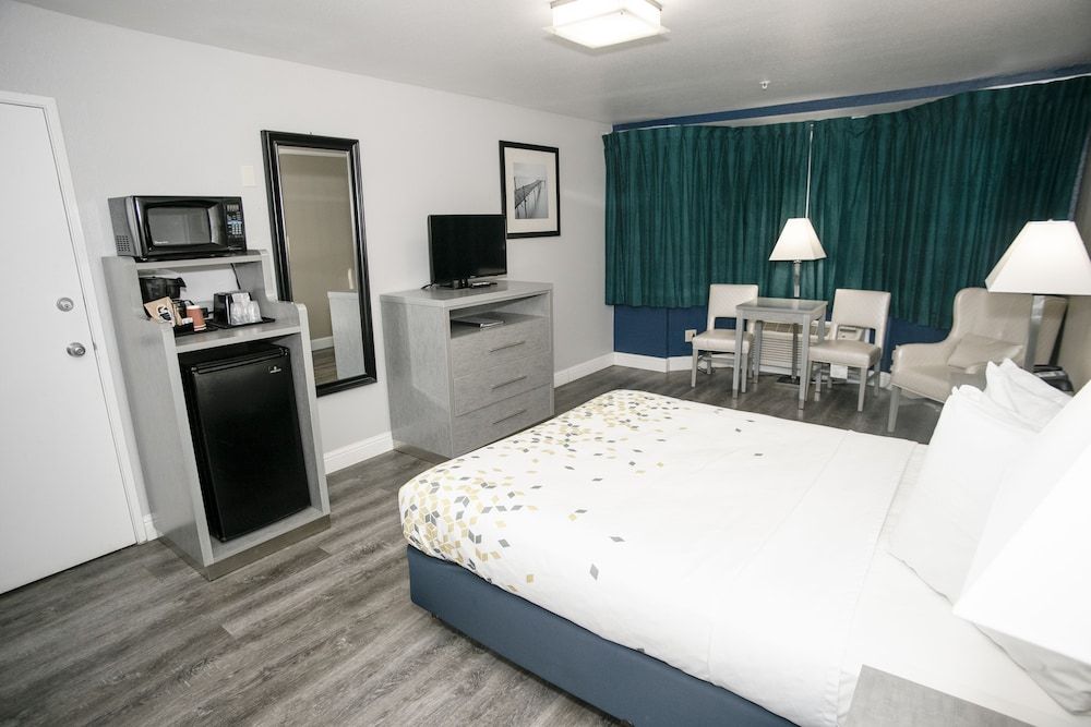 Anchor Beach Inn 3