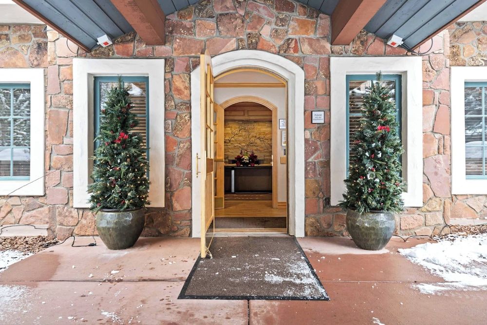 Oxford Court by East West Hospitality -1 estrellas en Beaver Creek
