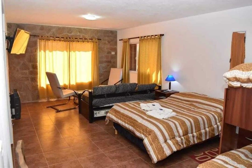 Hostal El Tomolasta -1 estrellas en La Carolina