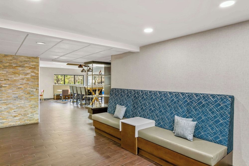 Hampton Inn Bowie 3