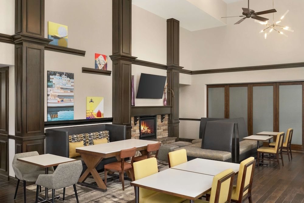 Hampton Inn & Suites Exeter 3