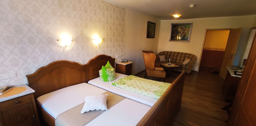 Antikhotel Steinbacher Hof 3