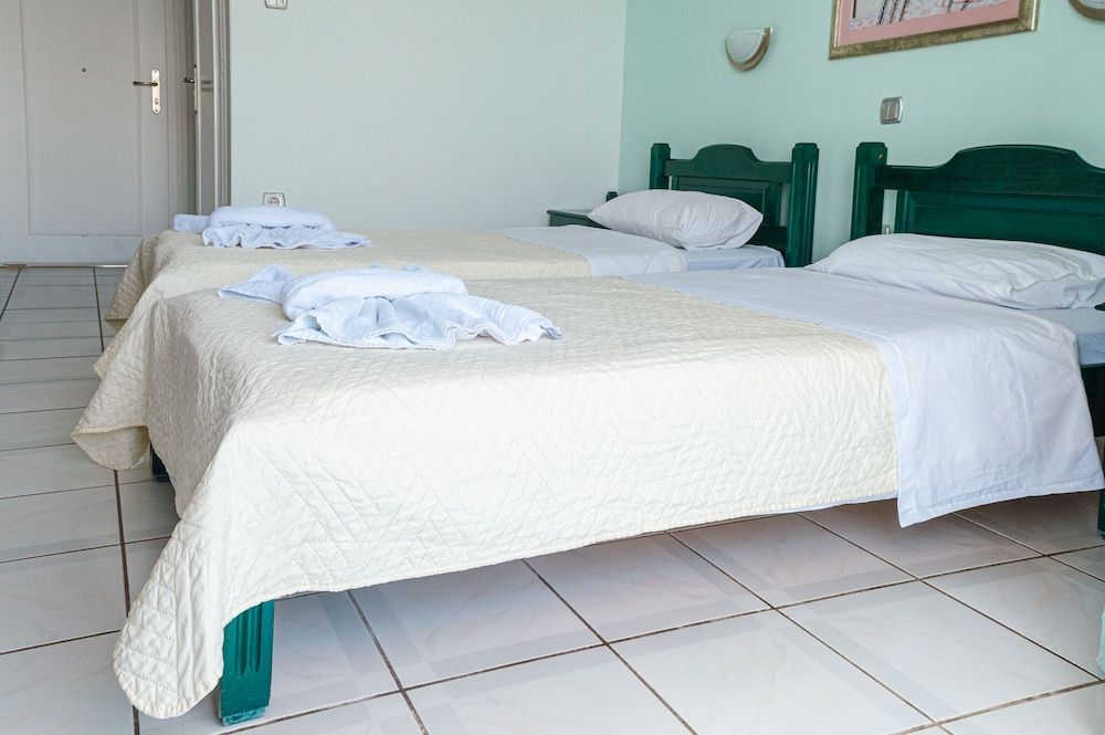 Mistral Apartments Aegina 3