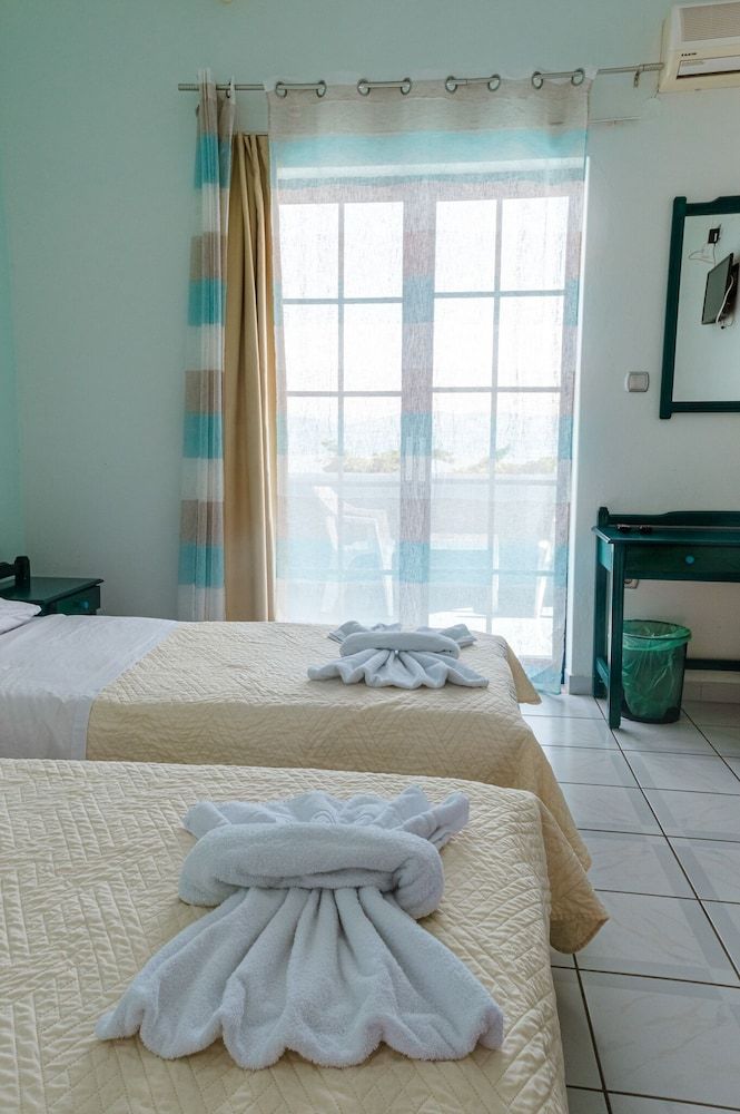 Mistral Apartments Aegina 2