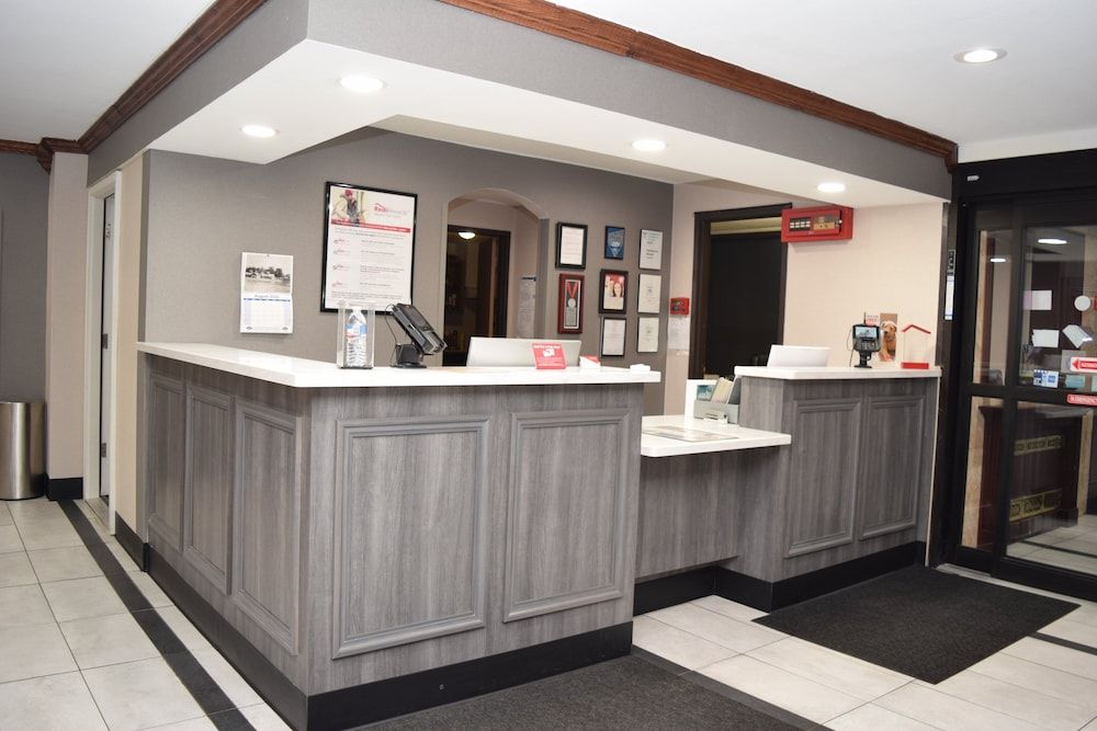 Red Roof Inn Batavia 2