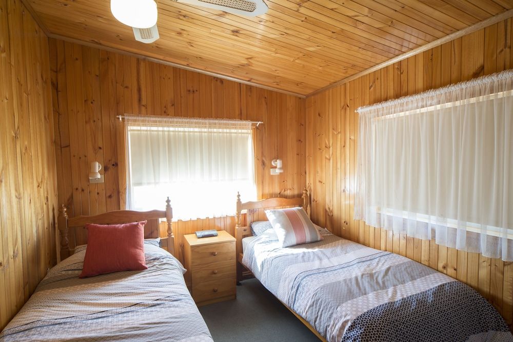 Mundic Waterfront Cottages 3