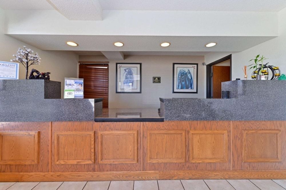 Executive Plus Inn & Suites 2