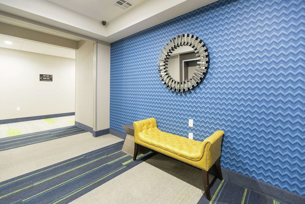 Hampton Inn & Suites Stroud 2