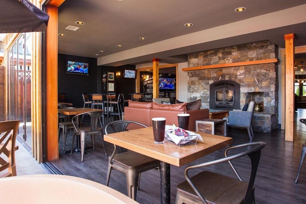 The Lodge at Arrow Lakes 3