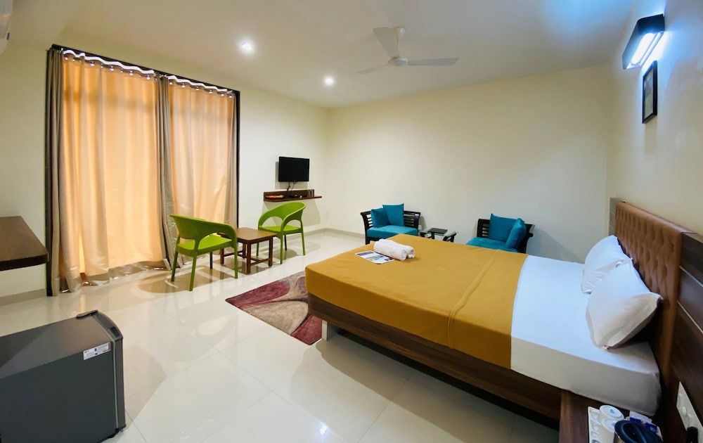Hotel Sadhana Executive 3
