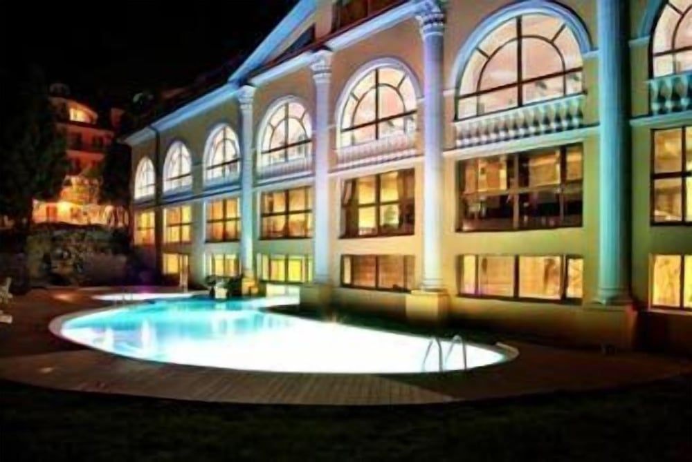 Royal Sun Geneva -1 estrellas en Truskavets
