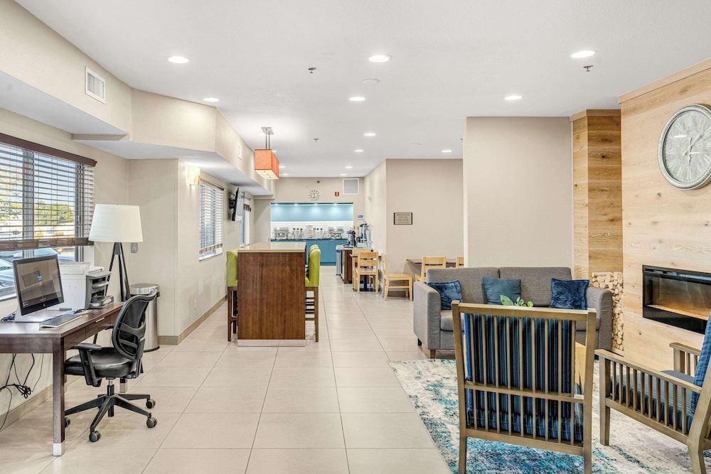 Country Inn & Suites by Radisson, Brookings, SD 2