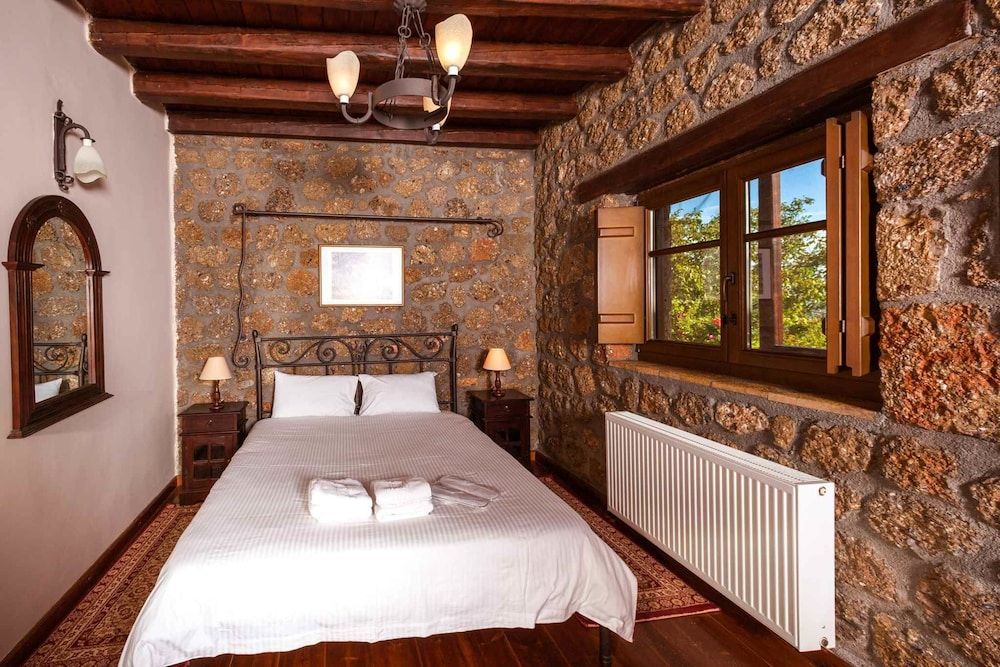 Pera Alonia Guest House 3