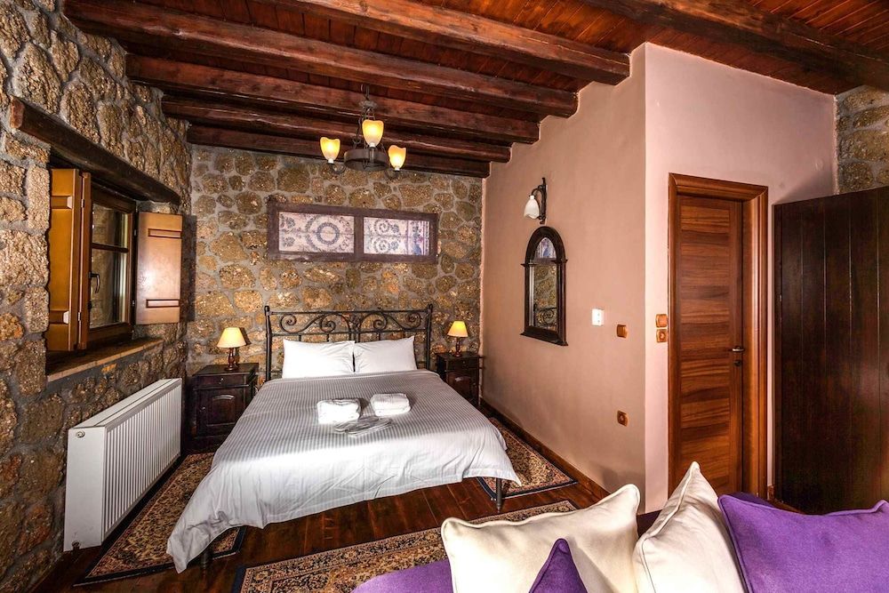 Pera Alonia Guest House 2