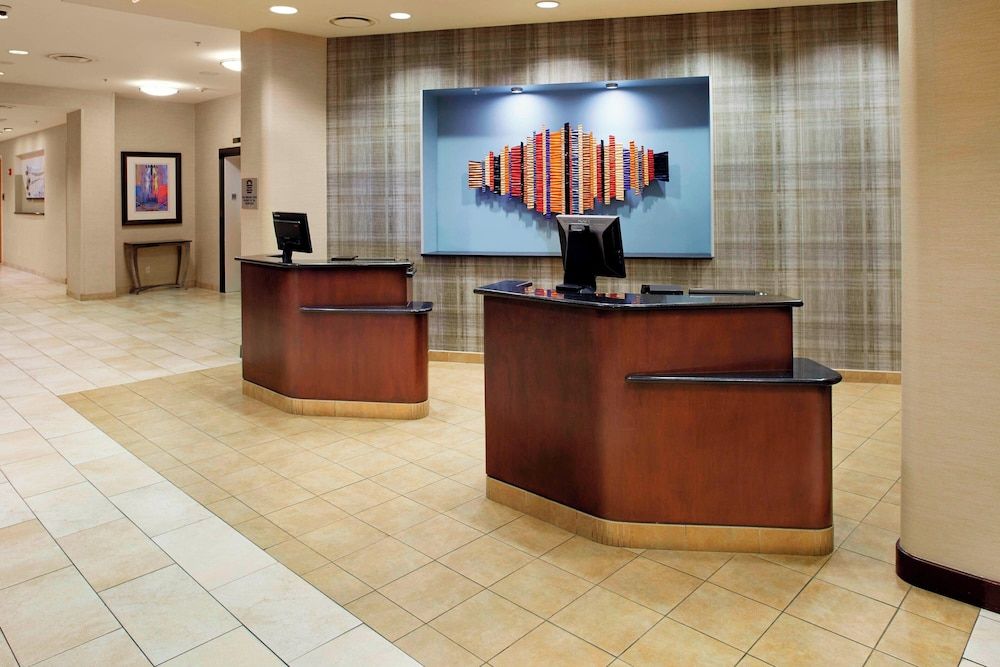 Courtyard by Marriott Hamilton 2