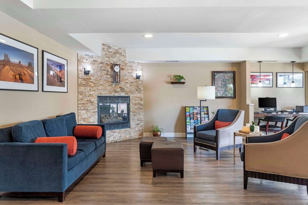 Comfort Suites Tulare Sequoia Gateway 3