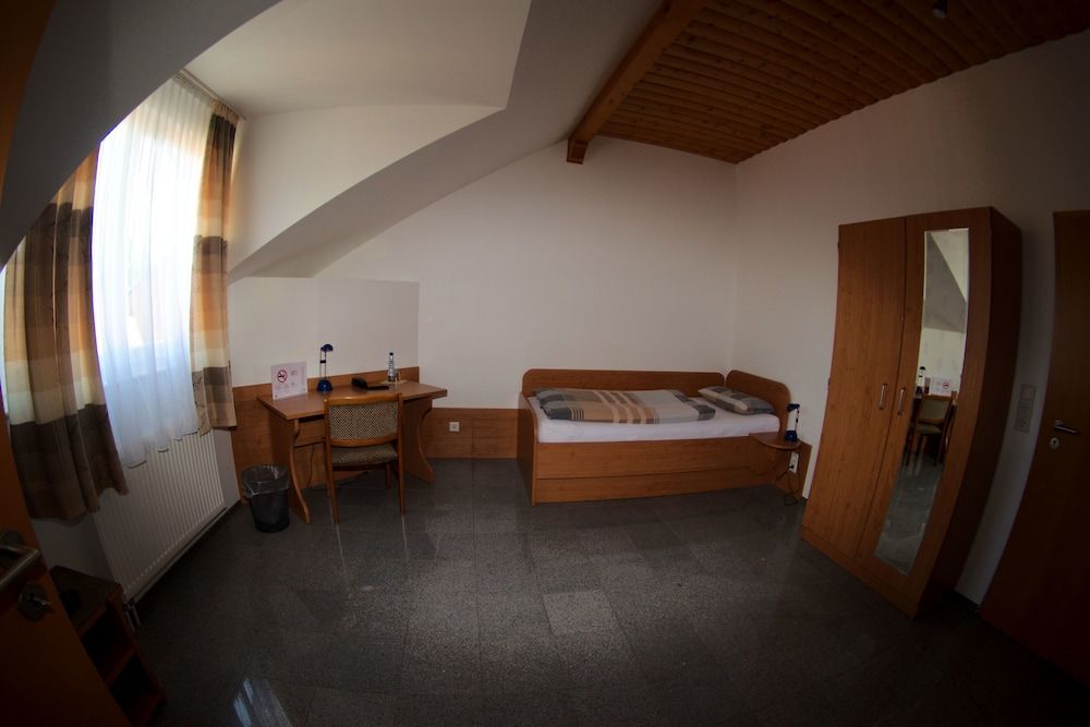 Messe-Hotel Waldruhe -1 estrellas en Giesen