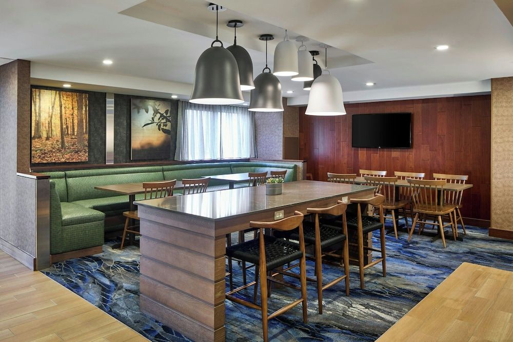 Fairfield Inn by Marriott Rochester East 2