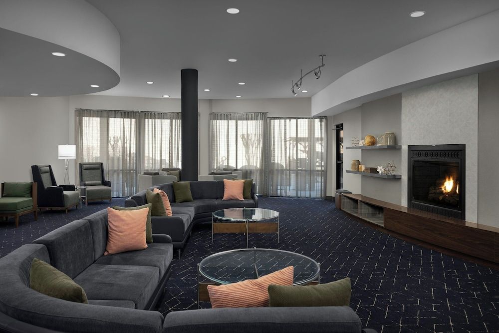 Courtyard by Marriott Danville 2