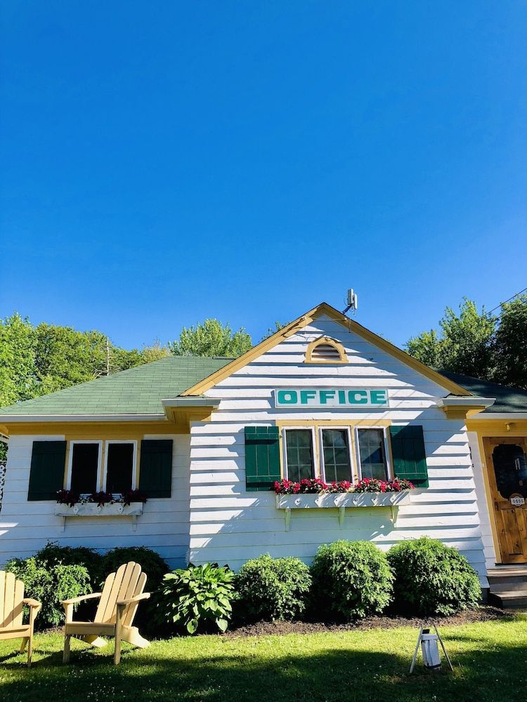 Green Gables Bungalow Court 2