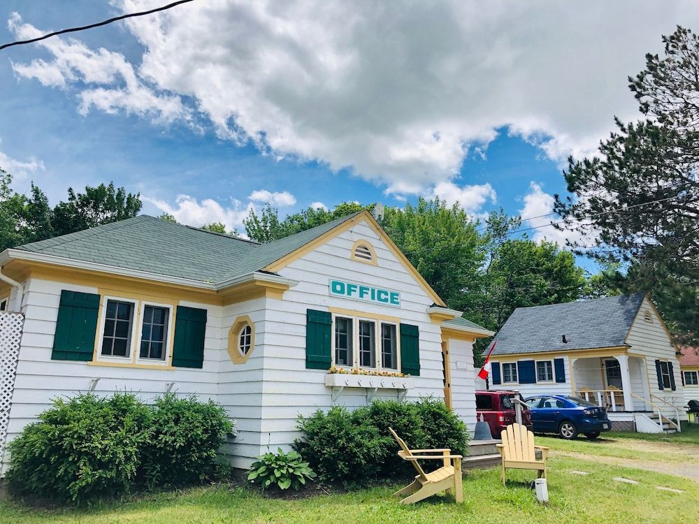 Green Gables Bungalow Court 3