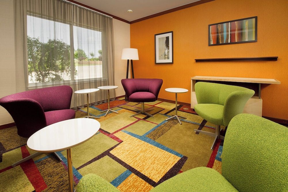 Fairfield Inn & Suites by Marriott Marshall 3