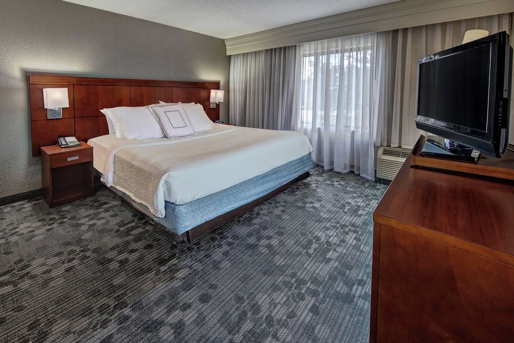 Courtyard by Marriott Troy 3
