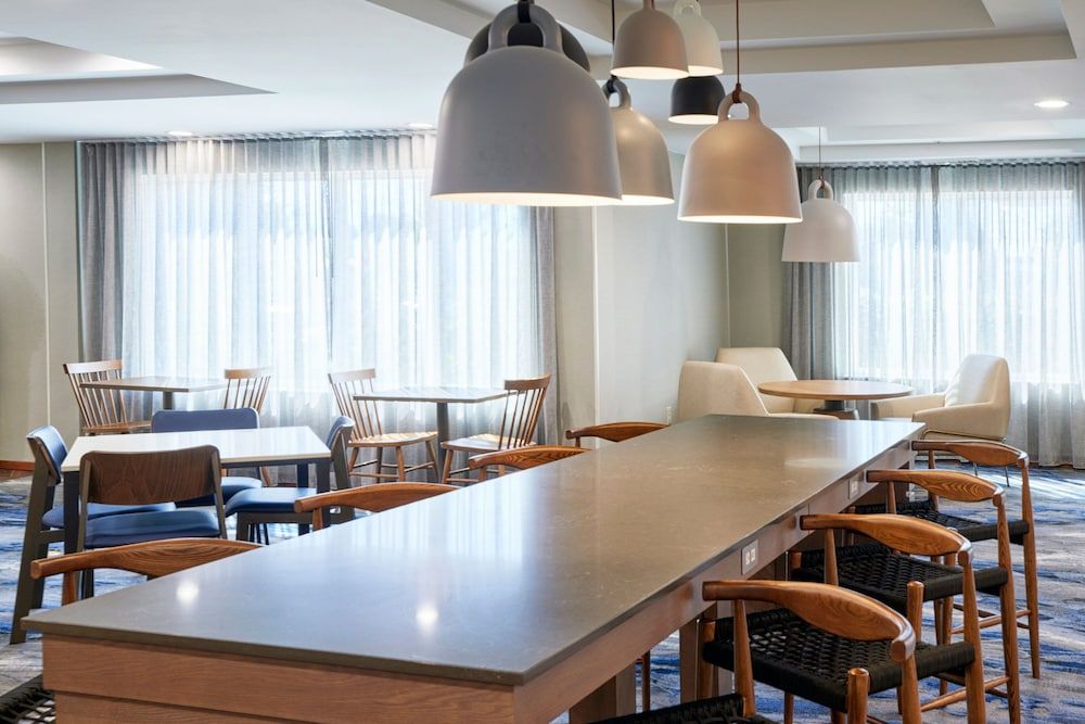 Fairfield Inn & Suites by Marriott Burlington 2