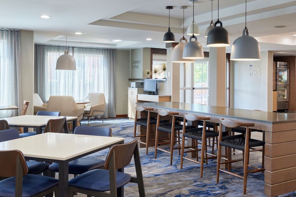Fairfield Inn & Suites by Marriott Burlington 3 estrellas en Burlington