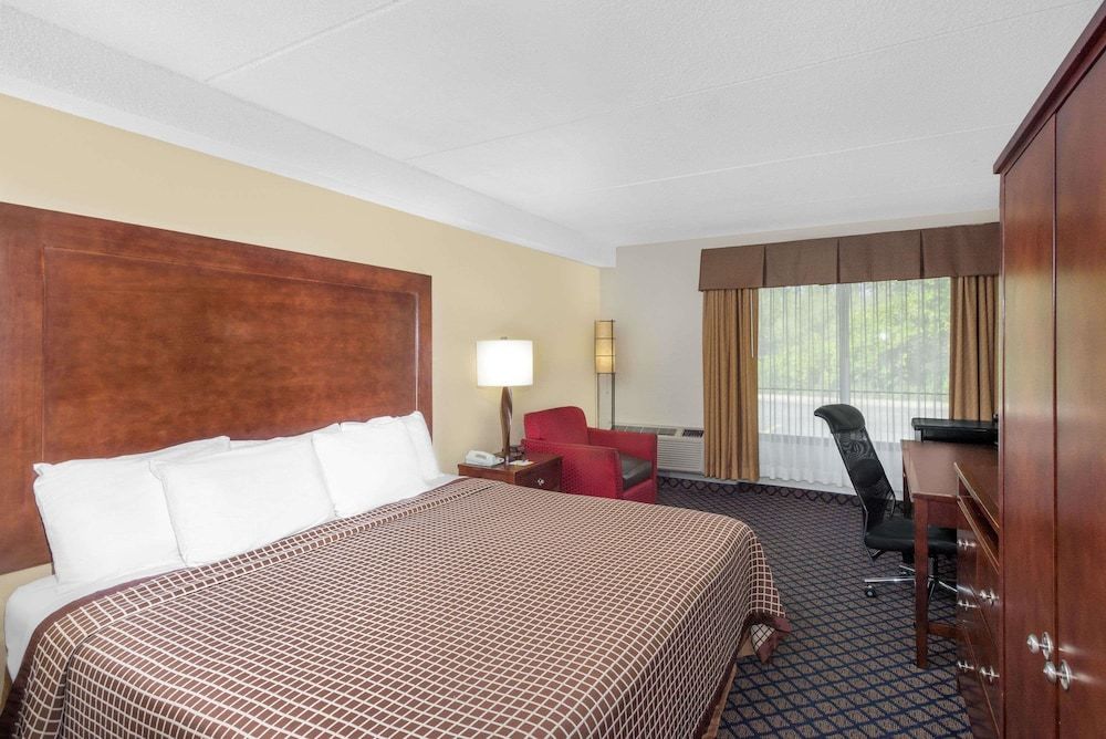 Days Inn by Wyndham Geneva/Finger Lakes 2
