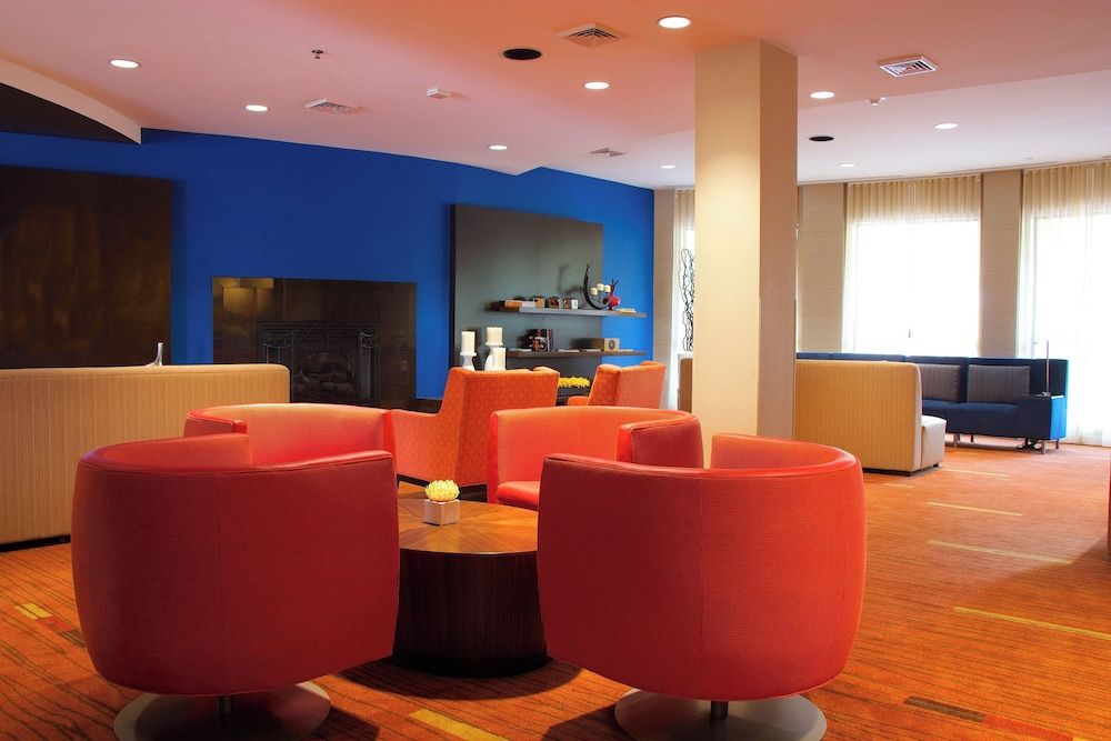 Courtyard by Marriott Blacksburg 2