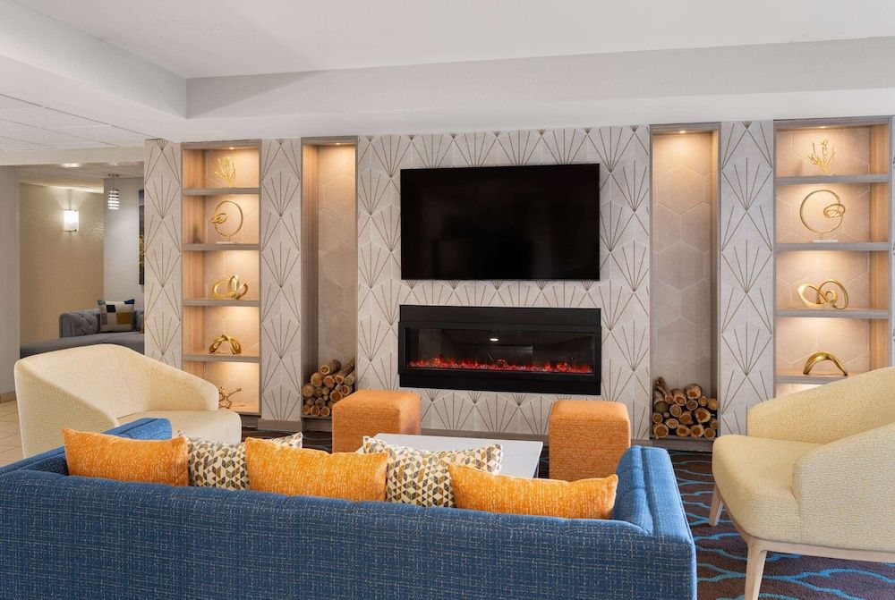 La Quinta Inn & Suites by Wyndham Knoxville Airport 3