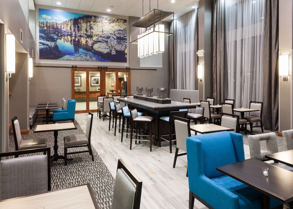 Hampton Inn & Suites Tulare 3