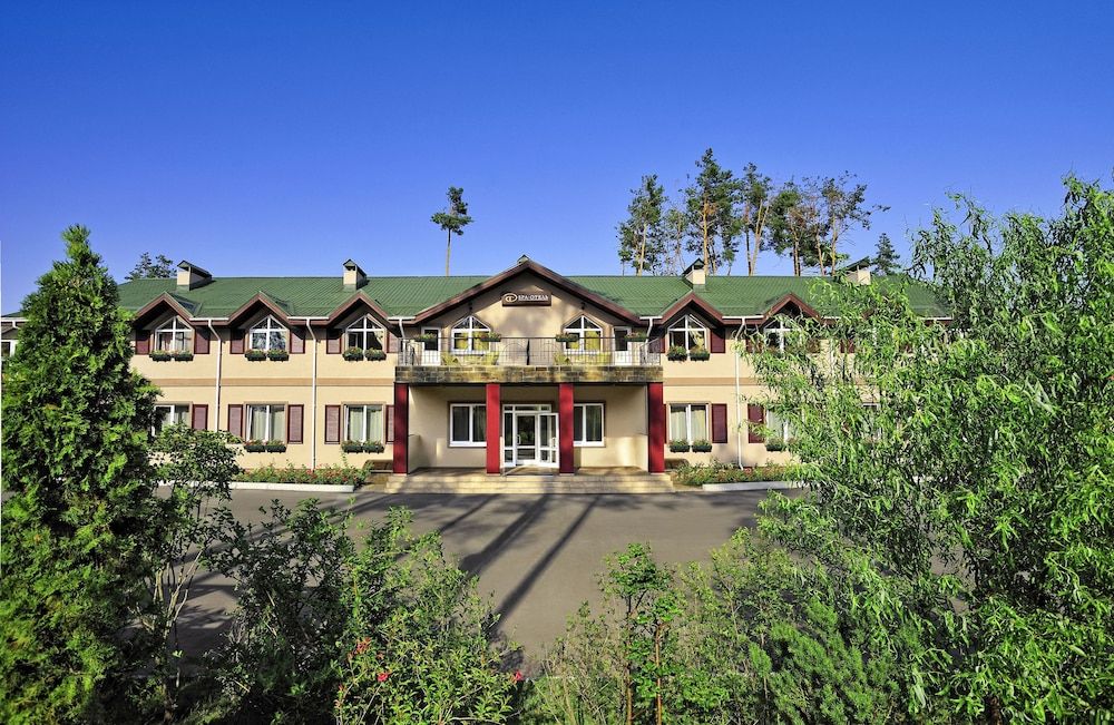 Seasons SPA Boutique Hotel 4 estrellas en Kozin