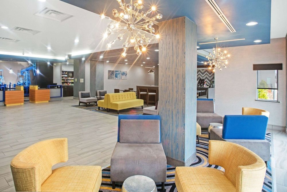 La Quinta Inn & Suites by Wyndham Ponca City 2