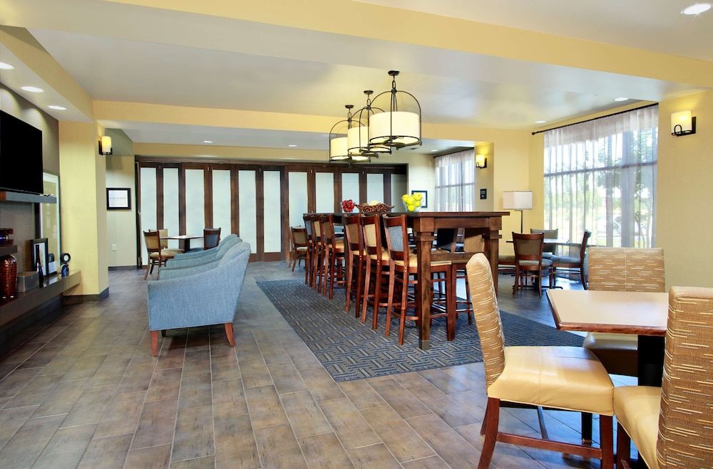 Hampton Inn Winfield 3