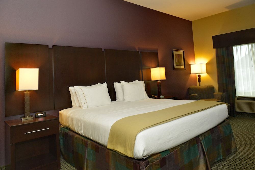 Holiday Inn Express Hotel & Suites Baton Rouge North by IHG 2