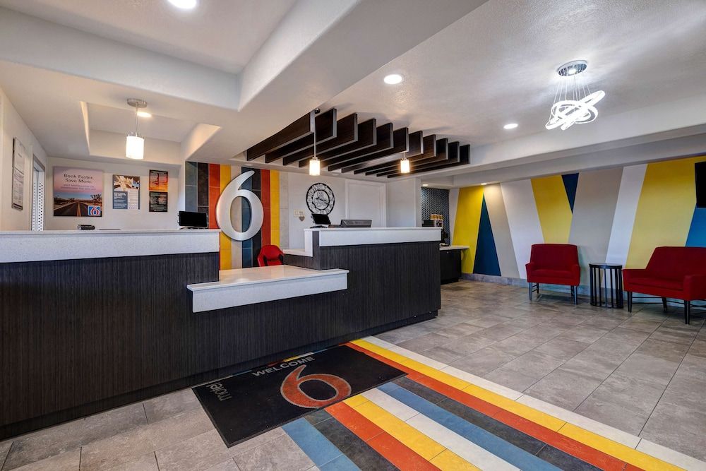 Motel 6 Buttonwillow, CA Central 2